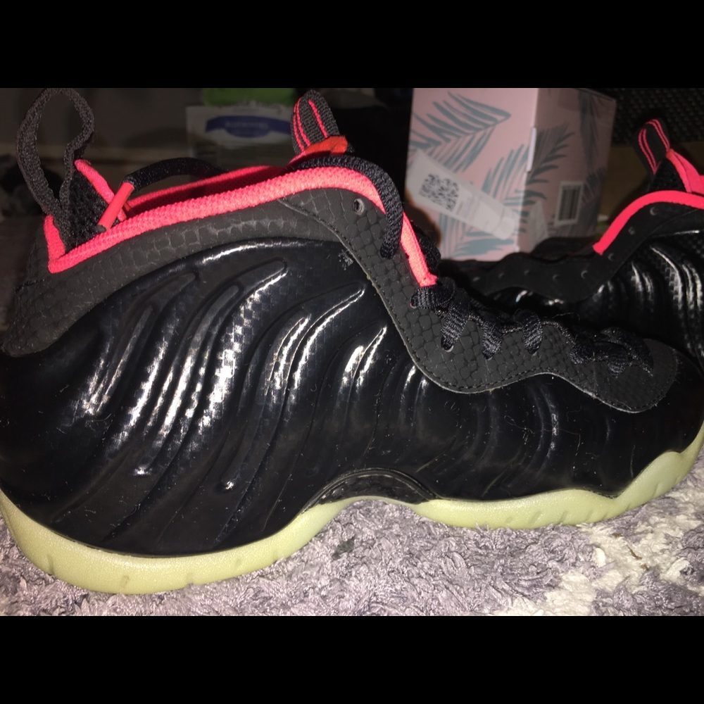 Yeezy foams Sz 8 - Picture 2 of 4